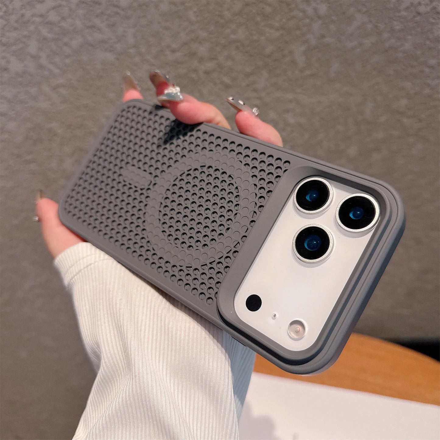 Heat Dissipation Mesh For Magsafe Wireless Charging Case For iPhone 17 16 15 14 Plus 13 12 Pro Max 17 Air Breathable Hard Cover