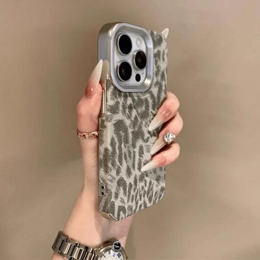 Luxury Cool Leopard Pattern Armor Case For iPhone 16 Pro Max 15 14 Plus 13 12 11 Matte Plating Leather Texture Shockproof Cover