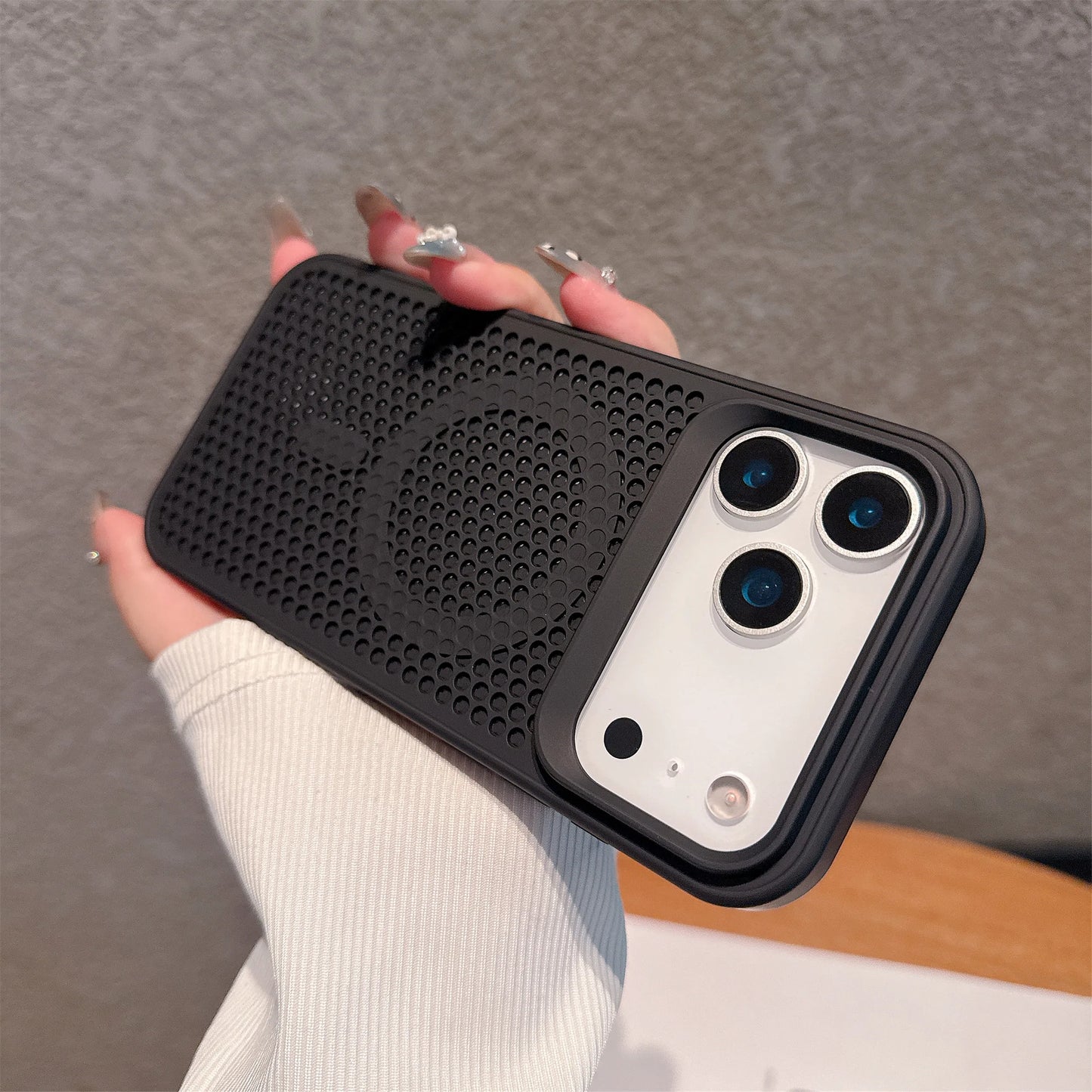 Heat Dissipation Mesh For Magsafe Wireless Charging Case For iPhone 17 16 15 14 Plus 13 12 Pro Max 17 Air Breathable Hard Cover